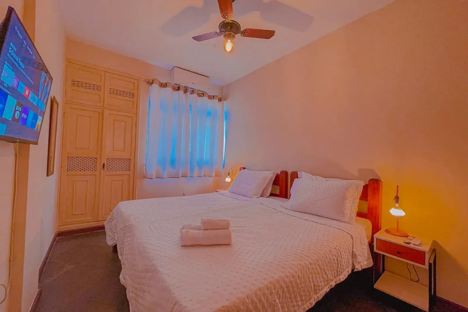 bedroom before editing, original photo, Glisting